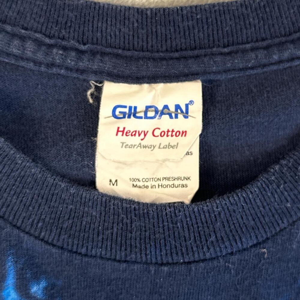 Vintage Wolf Howling At Moon Graphic T Shirt Blue Gildan Heavy Cotton Mens M - Picture 3 of 6